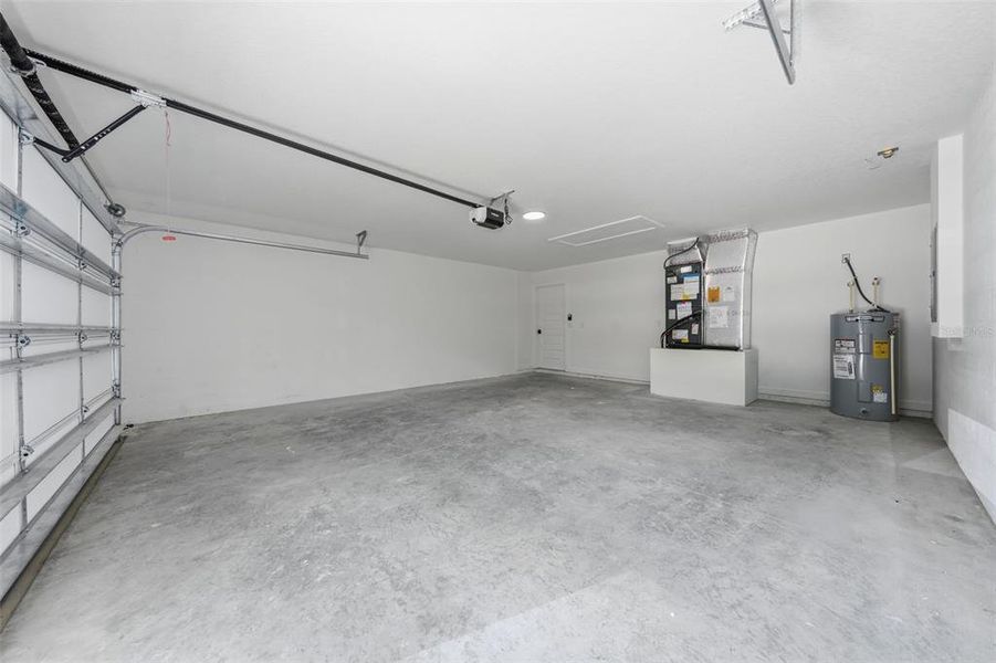 Spacious, unfurnished interior of a new home in , Dunnellon (Image 29).