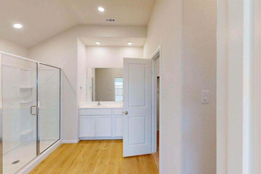 Owner's Bathroom Owner's Bathroom