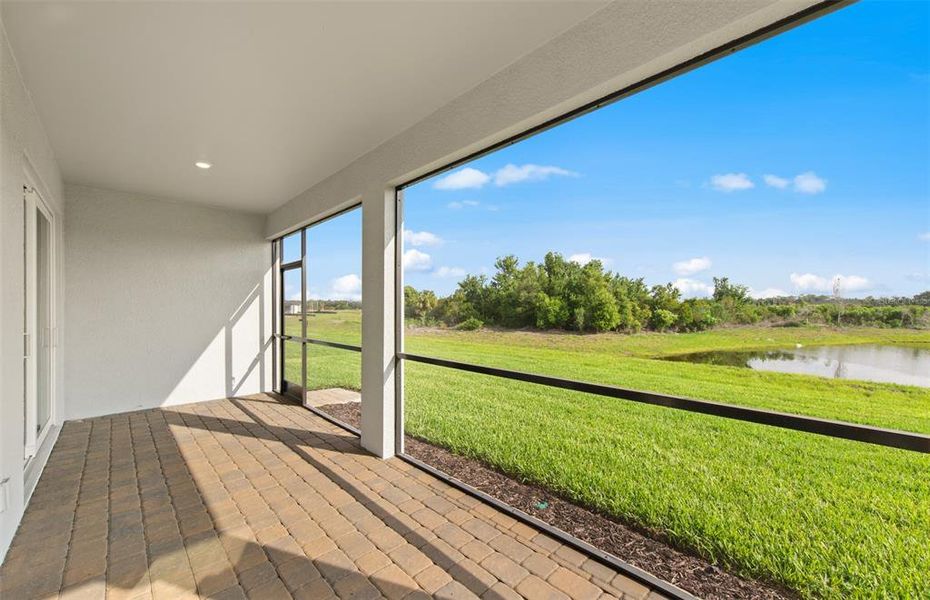 Exterior details and patio area of a home in Reagan Landing, Bradenton (Image 3).