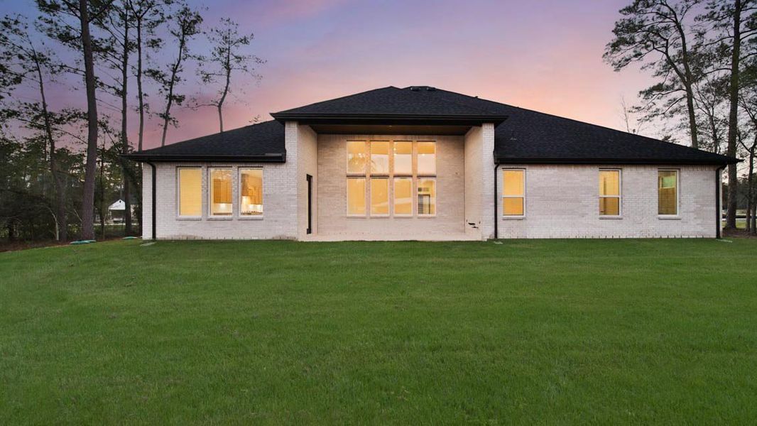 Exterior details and patio area of a home in Butlers Bend Estates, Pinehurst (Image 3).