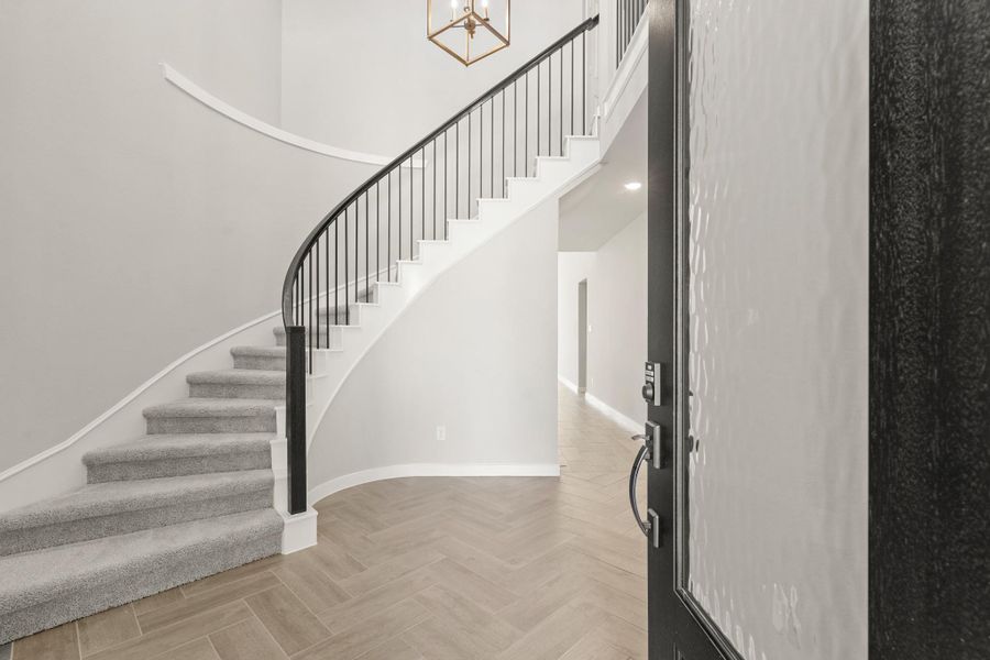 Spacious, unfurnished interior of a new home in Elyson 45' & 70', Katy (Image 12).