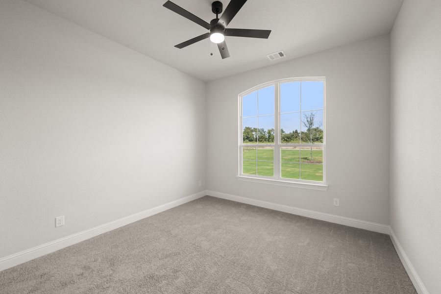 Spacious, unfurnished interior of a new home in Waterfall Ranch, Waxahachie (Image 22).