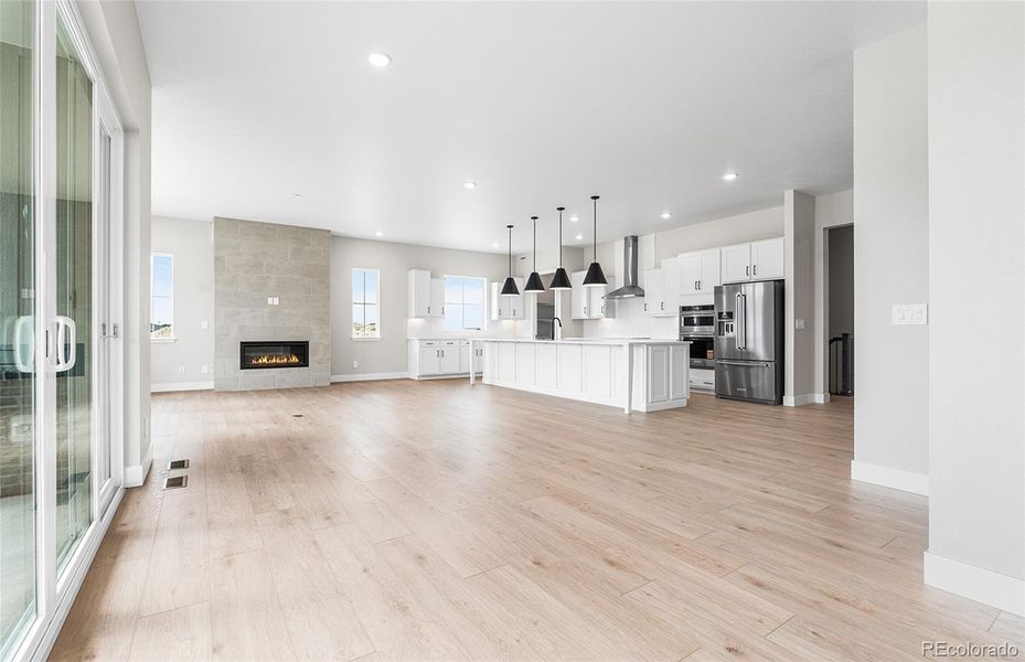 Spacious, unfurnished interior of a new home in Hilltop at Inspiration, Aurora (Image 24).