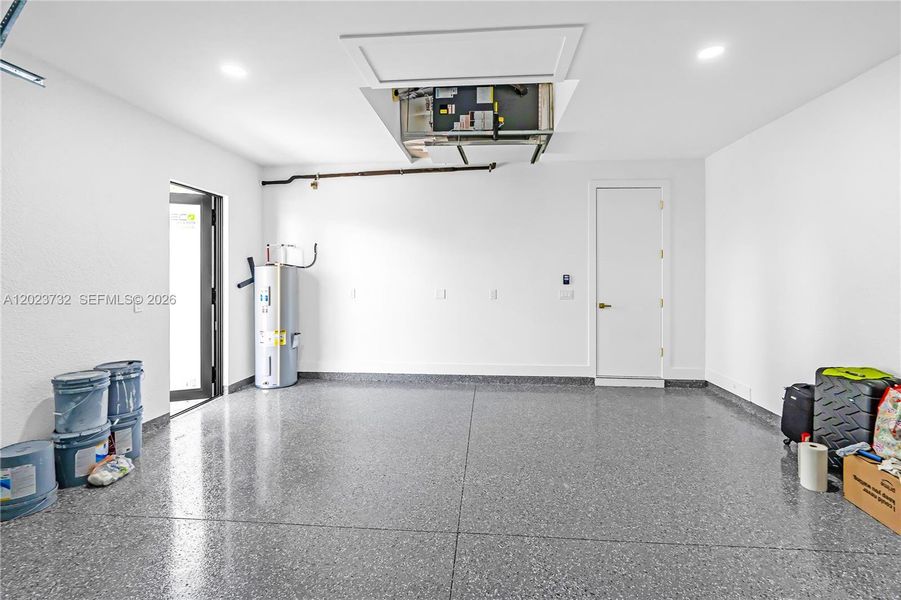 Spacious, unfurnished interior of a new home in , Lehigh Acres (Image 38).
