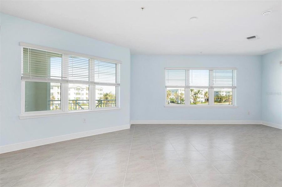 Spacious, unfurnished interior of a new home in , Bradenton (Image 23).