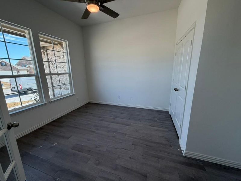 Spacious, unfurnished interior of a new home in Waterford Park, Weatherford (Image 7).