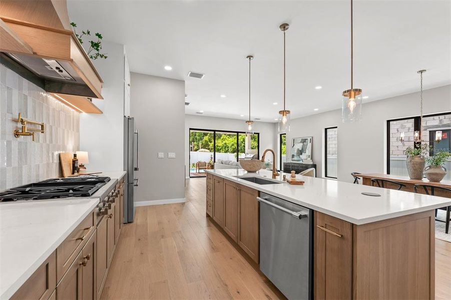 Furnished interior view inside a new home in , Orlando (Image 39).