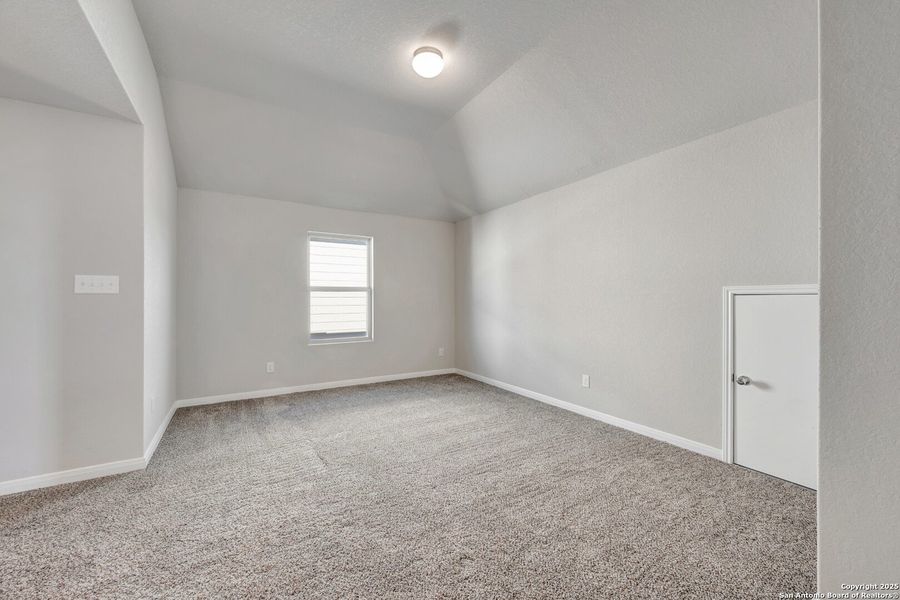 Spacious, unfurnished interior of a new home in Paloma Park, Converse (Image 27).