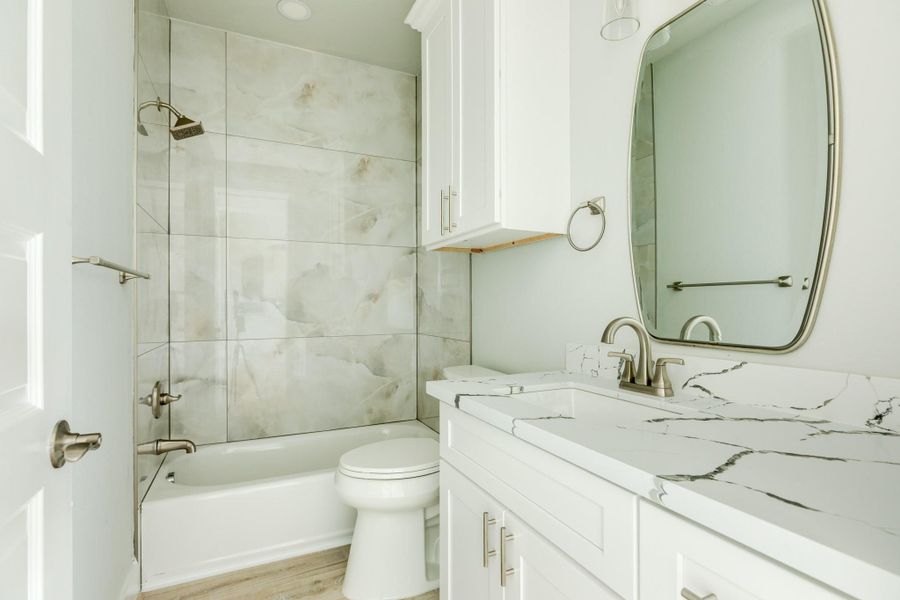 Furnished interior view inside a new home in , Galveston (Image 10).