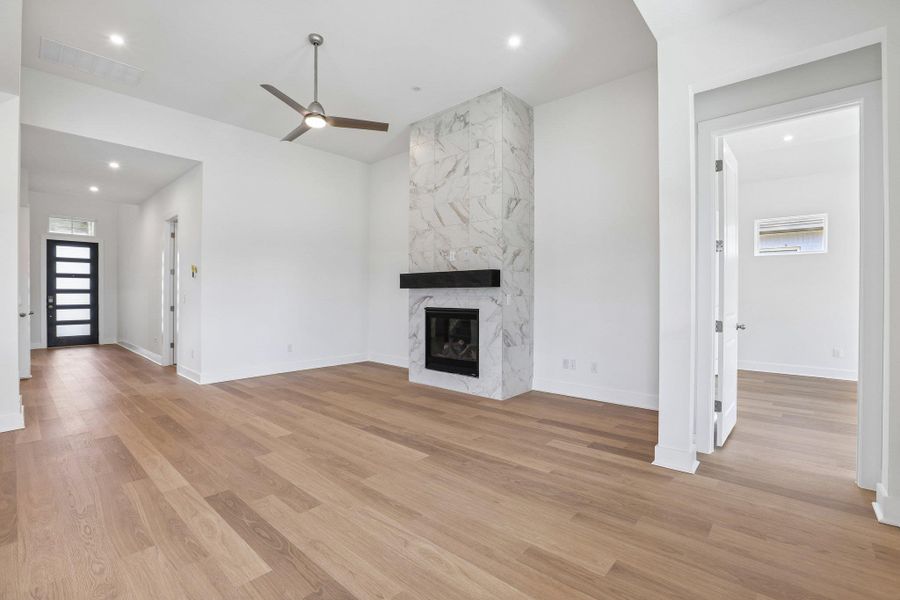 Spacious, unfurnished interior of a new home in Persimmon, Buda (Image 19). Spacious, unfurnished interior of a new home in Persimmon, Buda (Image 19).