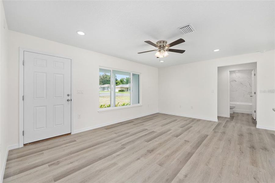 Spacious, unfurnished interior of a new home in , Dunnellon (Image 50).