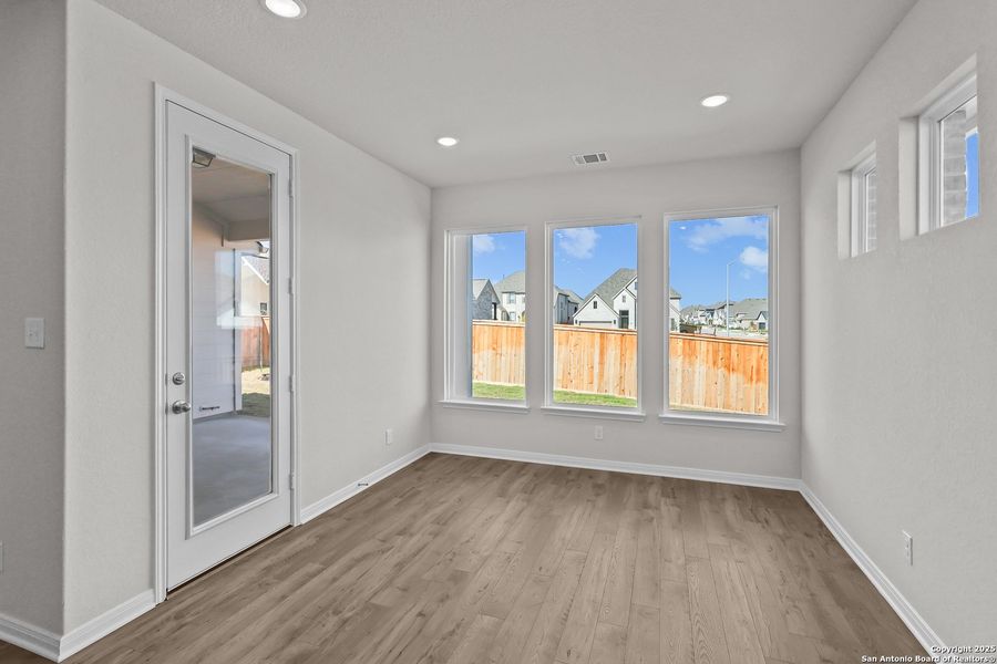 Spacious, unfurnished interior of a new home in Mayfair 60', New Braunfels (Image 20).