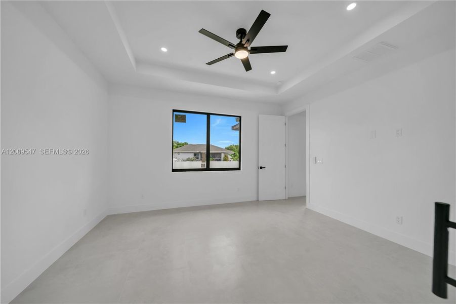 Spacious, unfurnished interior of a new home in , Lehigh Acres (Image 29).