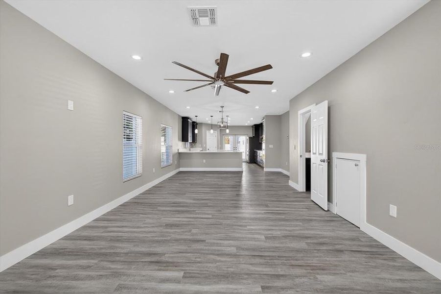 Spacious, unfurnished interior of a new home in , St. Petersburg (Image 25).