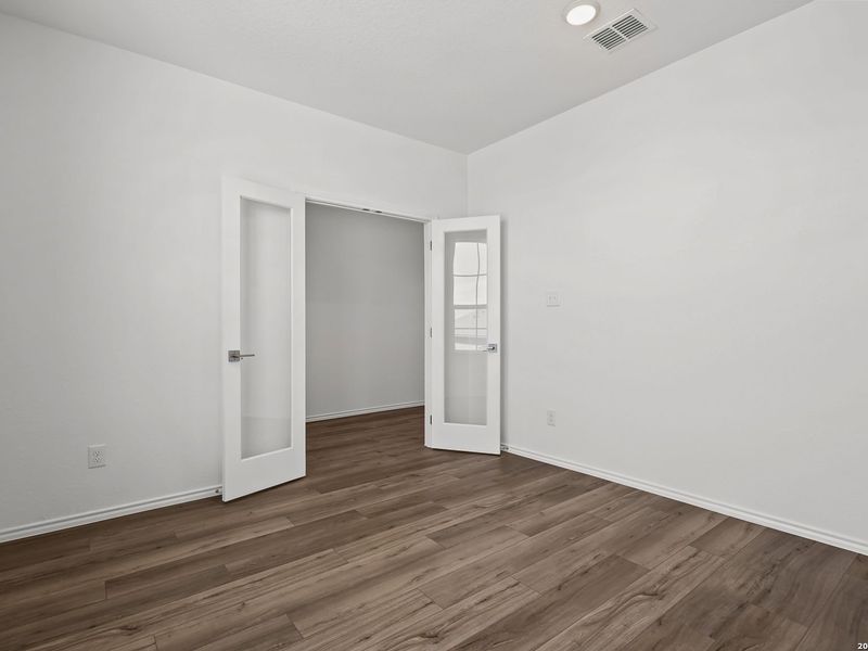 Spacious, unfurnished interior of a new home in Comanche Ridge, San Antonio (Image 31).