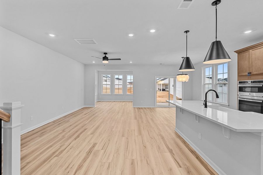 Spacious, unfurnished interior of a new home in Fieldstone, Lexington (Image 23).