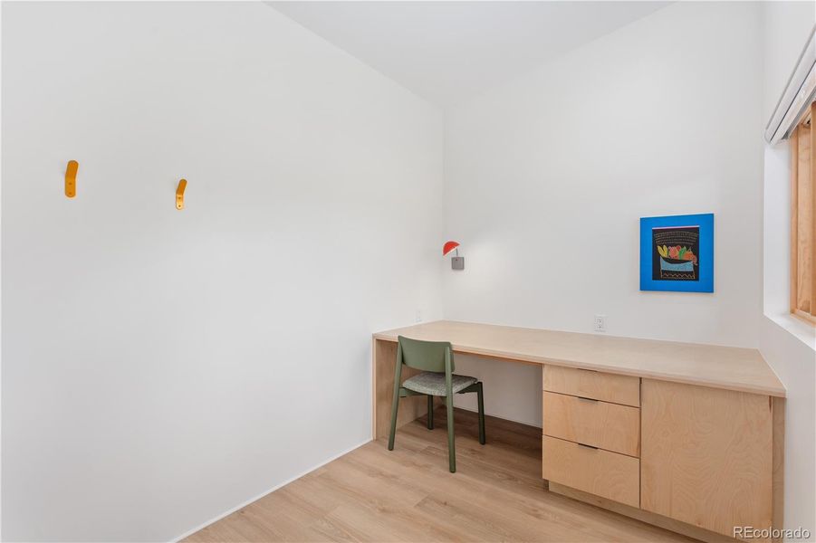 Office or 2nd bedroom in upstairs of Unit 2