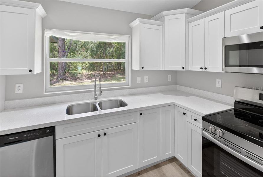 Furnished interior view inside a new home in , Ocklawaha (Image 18).