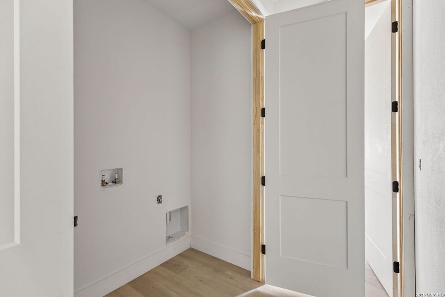 Spacious, unfurnished interior of a new home in , Horseshoe Bay (Image 17).