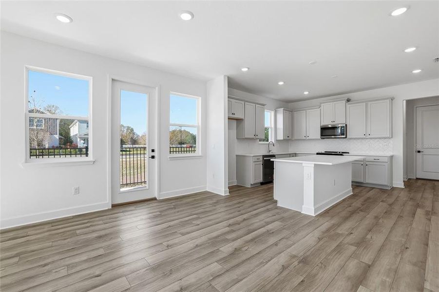 Spacious, unfurnished interior of a new home in Vivir, Valrico (Image 36).