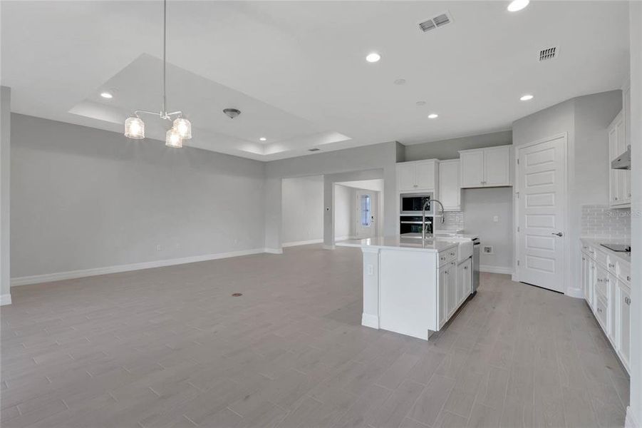 Spacious, unfurnished interior of a new home in Buena Lago, St. Cloud (Image 18).