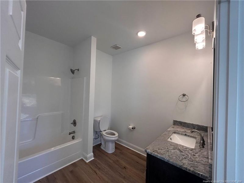 master bedroom En Suite bathroom