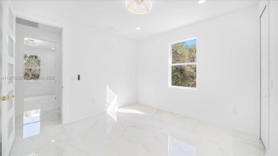 Spacious, unfurnished interior of a new home in , Lehigh Acres (Image 16).