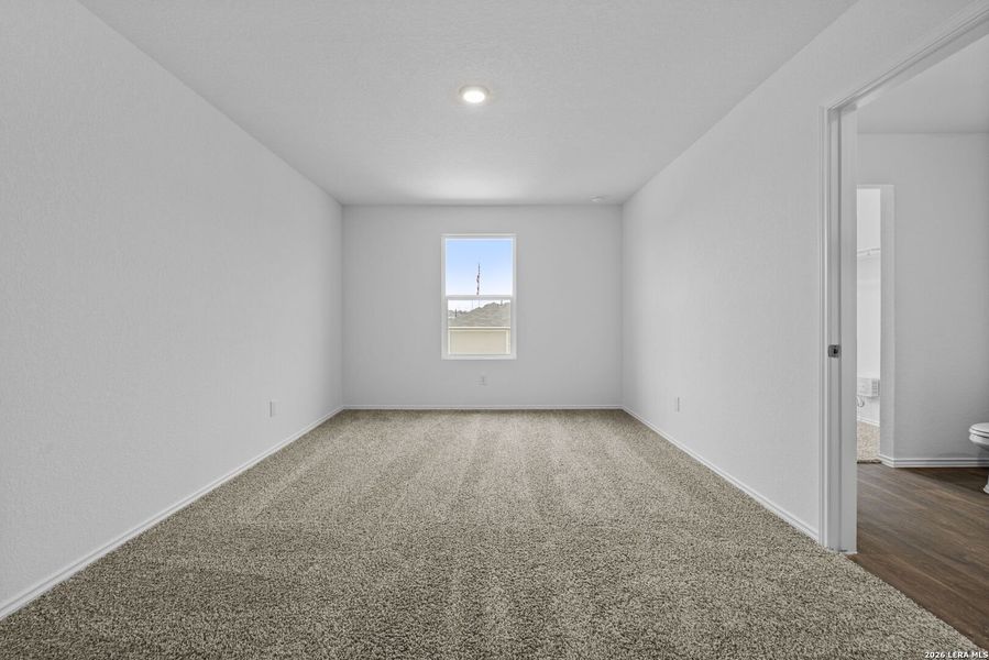 Spacious, unfurnished interior of a new home in Avenida, Converse (Image 17).
