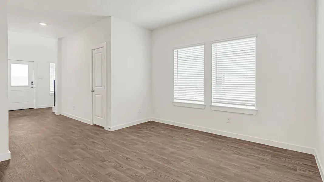 Spacious, unfurnished interior of a new home in Holly Ridge, Rosenberg (Image 29).