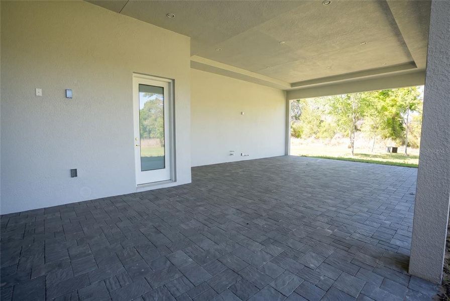 Exterior details and patio area of a home in , Montverde (Image 30).