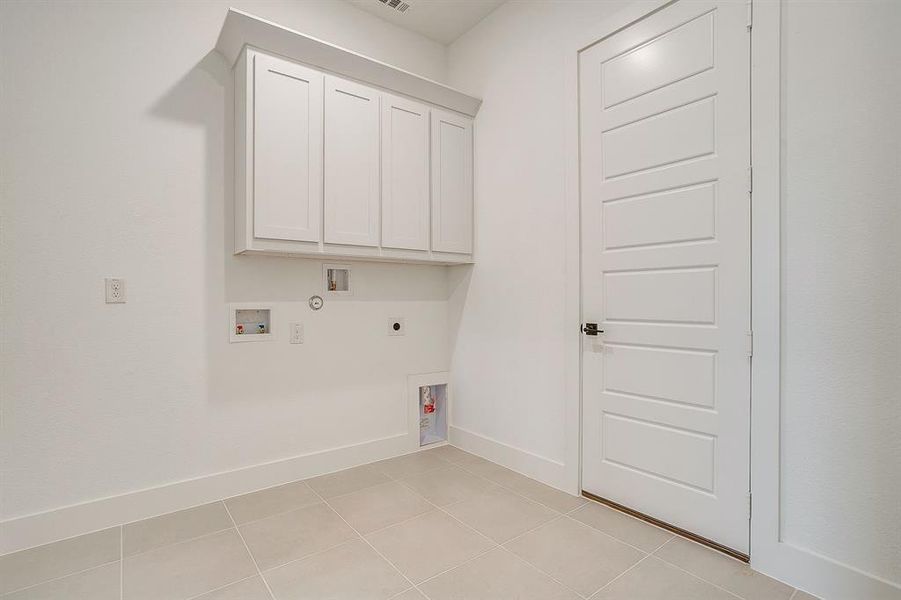 Spacious, unfurnished interior of a new home in Pecan Grove, Burleson (Image 27).