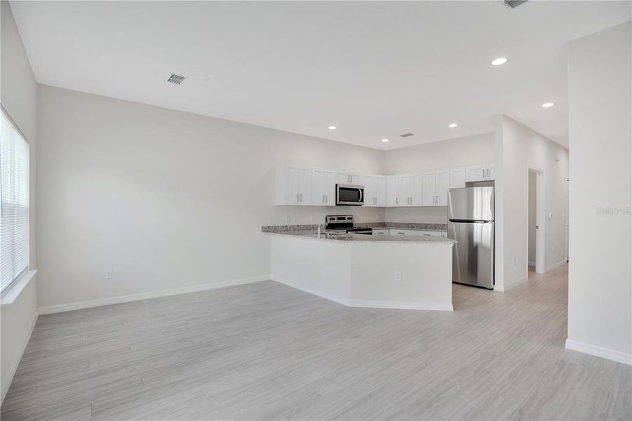 Spacious, unfurnished interior of a new home in , Kissimmee (Image 20).