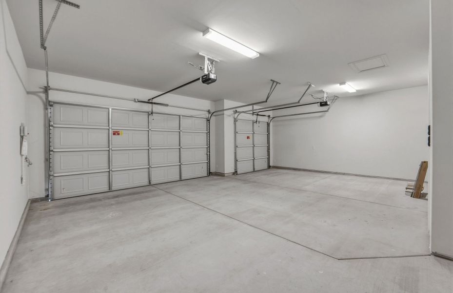 Spacious, unfurnished interior of a new home in Sun City Texas, Georgetown (Image 46).