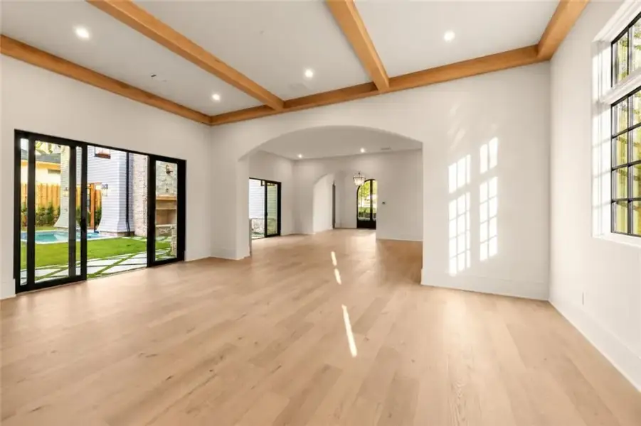 Spacious, unfurnished interior of a new home in , Alpharetta (Image 37).