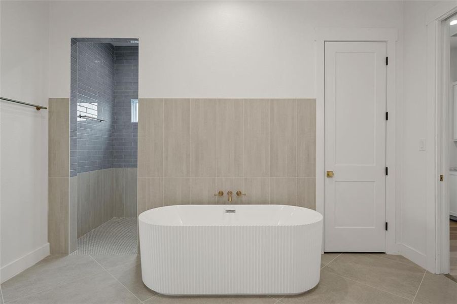 Furnished interior view inside a new home in , Hewitt (Image 13).