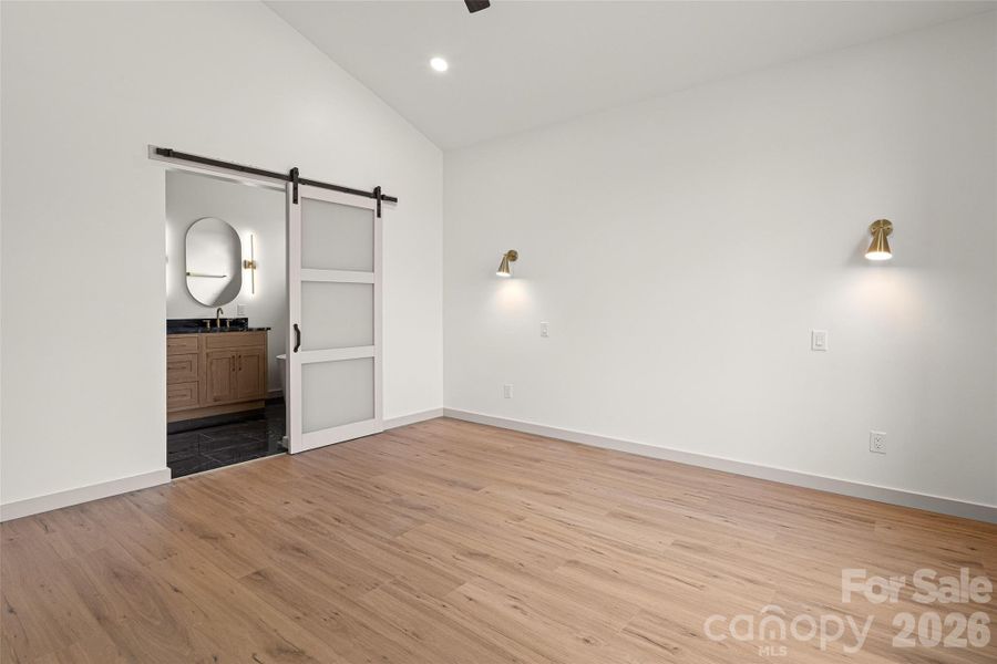 Spacious, unfurnished interior of a new home in , Asheville (Image 38).