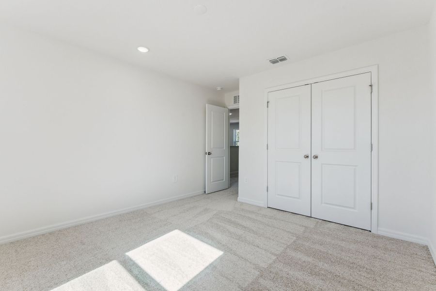 Spacious, unfurnished interior of a new home in Estes Reserve, Eustis (Image 24).