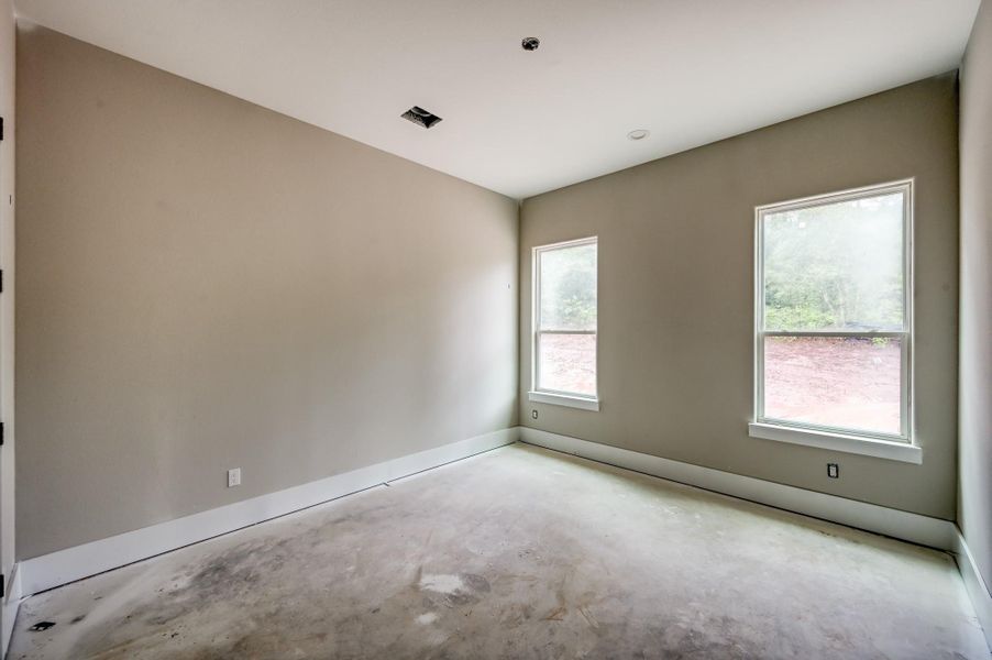 Another secondary bedroom that also has access to the Hollywood bathroom.