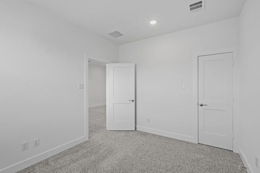 Spacious, unfurnished interior of a new home in Bridgeland Chateaus, Cypress (Image 18).