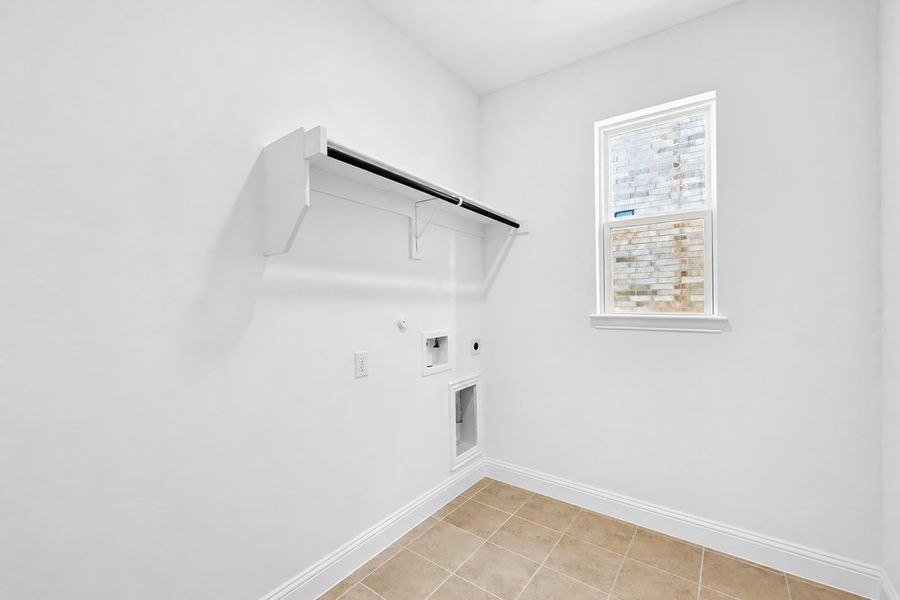 Spacious, unfurnished interior of a new home in South Oak, Oak Point (Image 26). Spacious, unfurnished interior of a new home in South Oak, Oak Point (Image 26).