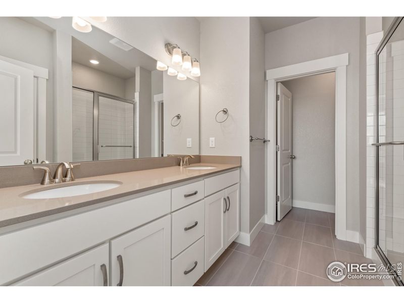 Primary bathroom w/ dual vanity