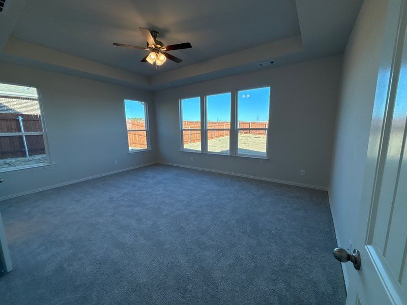 Spacious, unfurnished interior of a new home in Waterford Park, Weatherford (Image 16).