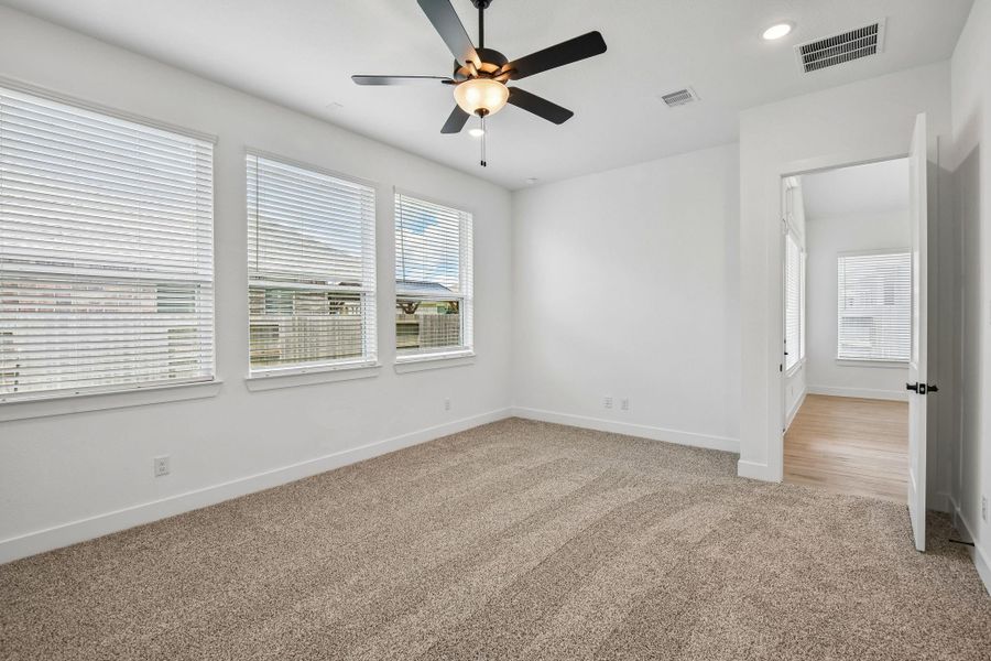 Spacious, unfurnished interior of a new home in Artavia, Conroe (Image 9).