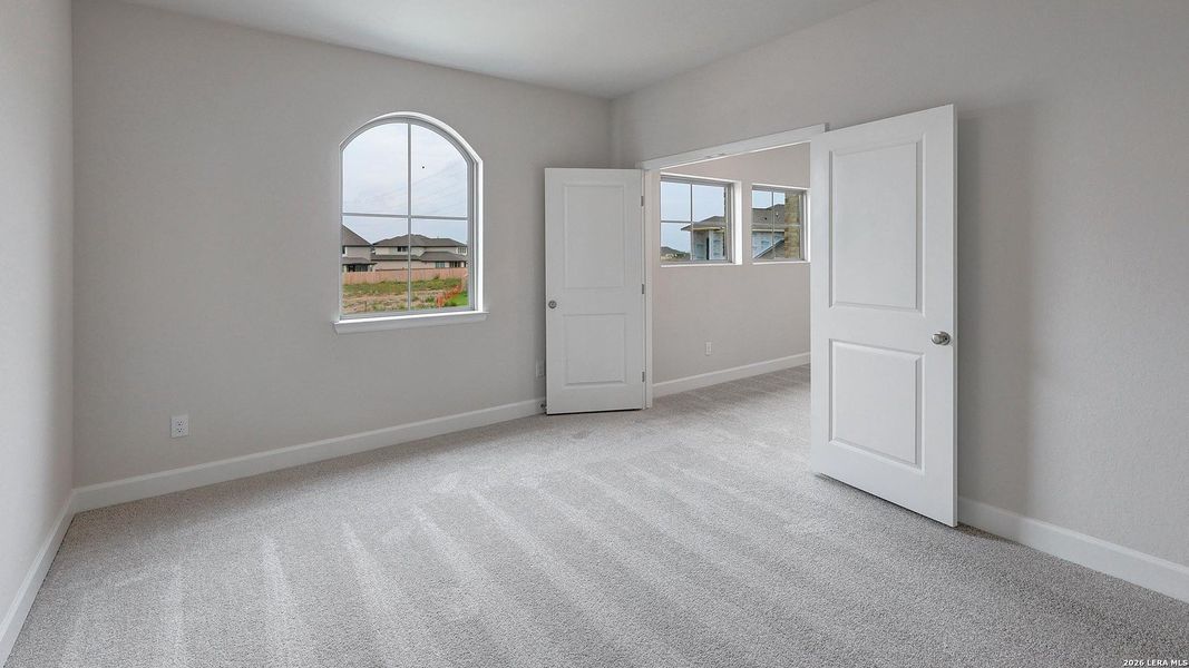 Spacious, unfurnished interior of a new home in Haby Hill, San Antonio (Image 22).