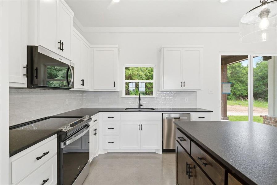 Furnished interior view inside a new home in , Weatherford (Image 6).