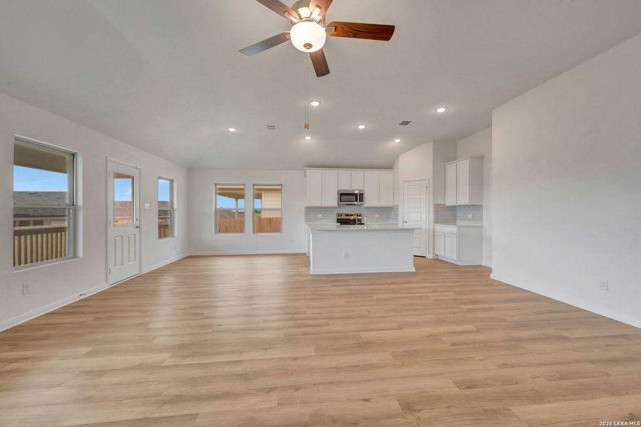 Spacious, unfurnished interior of a new home in Greenspoint Heights, Seguin (Image 28).