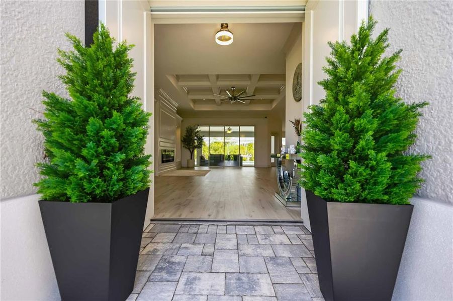 Exterior details and patio area of a home in , Port Charlotte (Image 4).