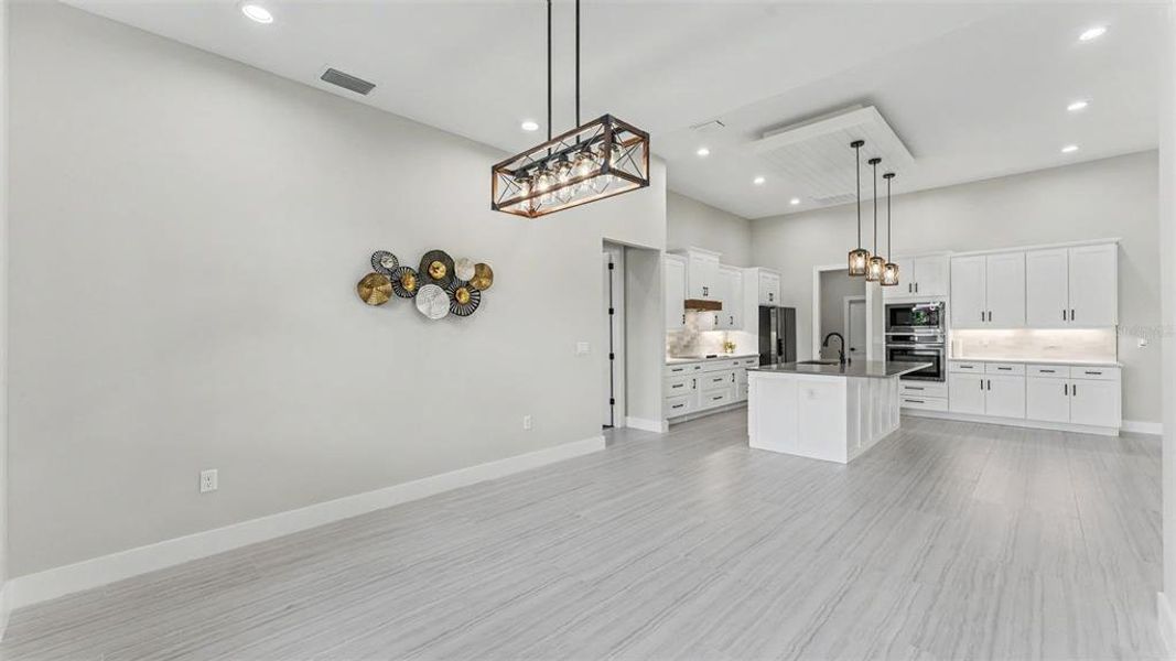 Spacious, unfurnished interior of a new home in , Lakeland (Image 39).