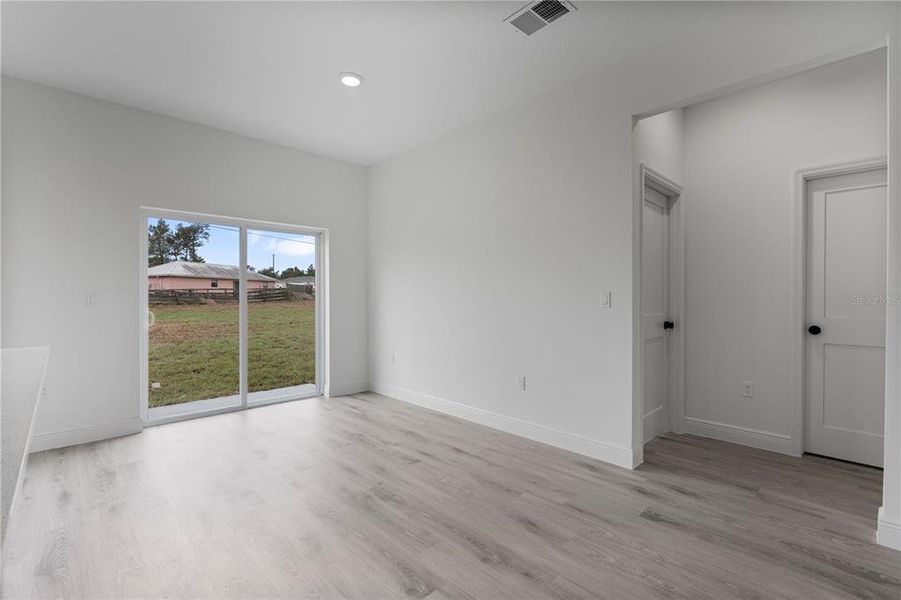 Spacious, unfurnished interior of a new home in , Ocala (Image 13).