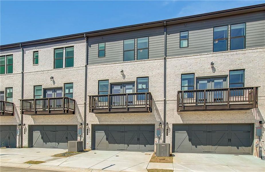 Condo located in McDonough, GA showcasing its design and architecture (Image 4).